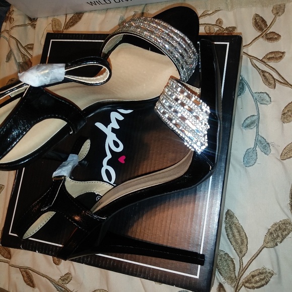 Heels - Picture 2 of 2